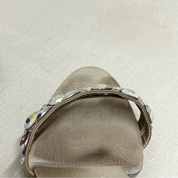 Johnathan Kayne Austria Heels (910M Taupe) Size 8 - Picture 12 of 16